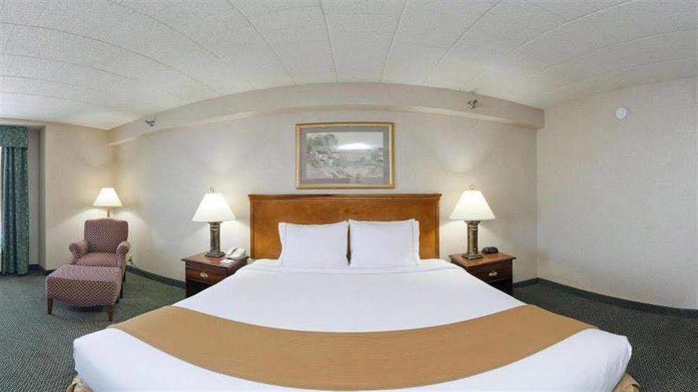 Holiday Inn Express And Suites Pittsburgh West Mifflin, An Ihg Hotel מראה חיצוני תמונה